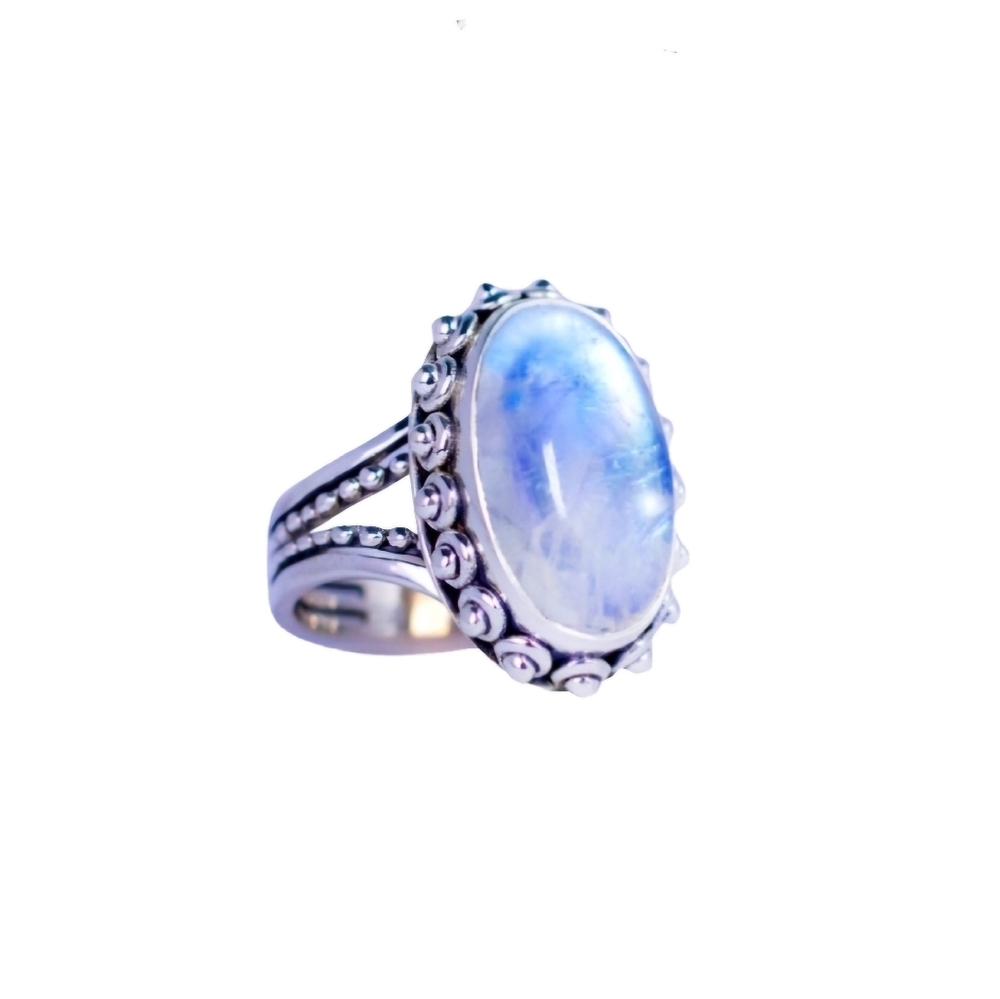 🥰 QUEEN MOONIE RING